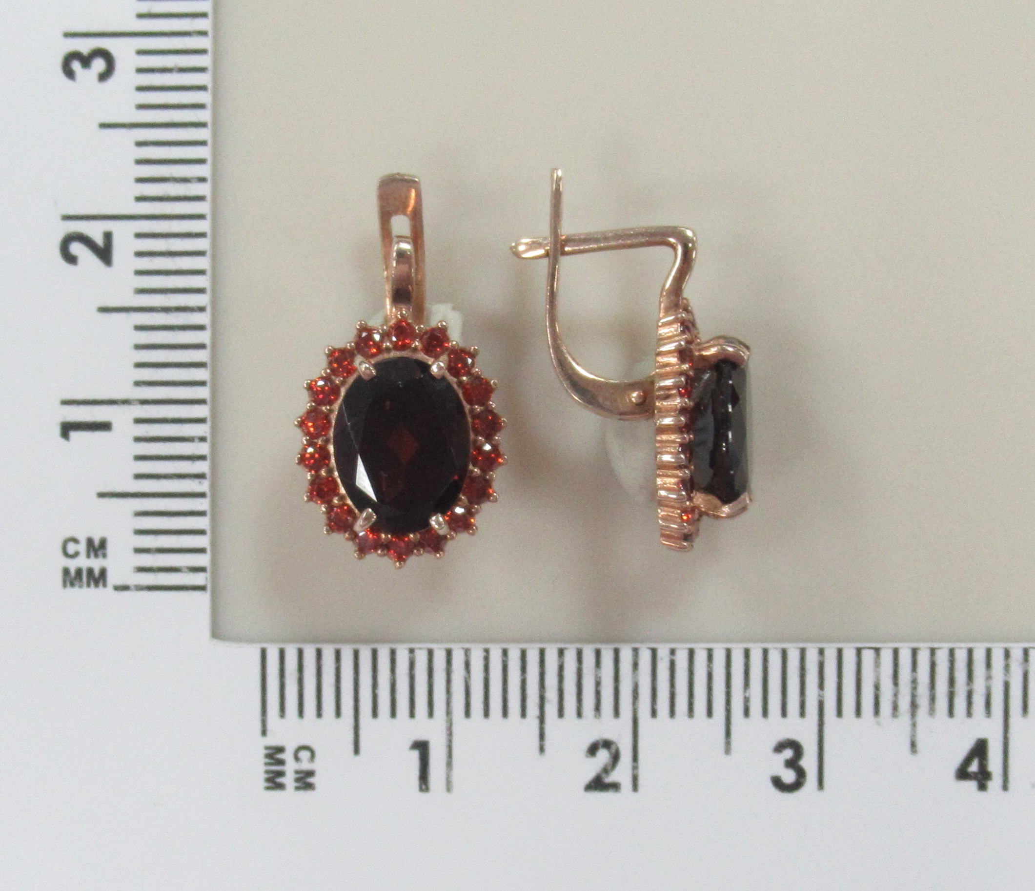 Серебряные серьги с гранатами